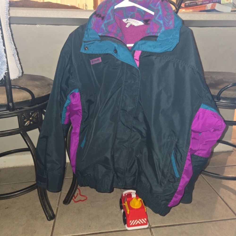 Stylish Women's Black and Purple Ski Jacket
